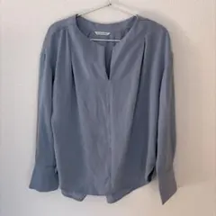 【le.coeur blanc】ライトブルーVネックシャツ