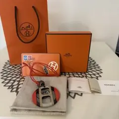 HERMES 円形ペンダント オレンジ/ブラックのサムネイル