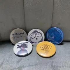 極楽街 トレーディングチェーン付き缶バッジ【近すぎて美しい極近店ver