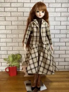 ６０センチ関節球体人形のスカートスーツ