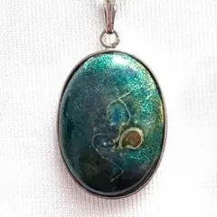 【刻印】神秘 不思議なアート 楕円形 深緑 ネックレス ペンダント ヴィンテージ