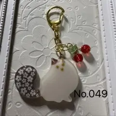 レジン飛びつき猫ちゃんチャーム - メルカリ