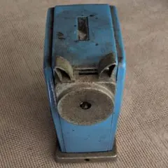 レトロな手動鉛筆削り ブルーカラー