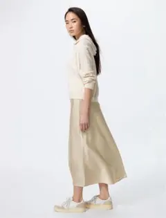 UNIQLO サテンスカート