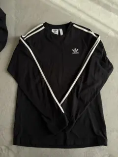 アディダス長袖tシャツ