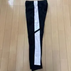 Nike サイドストライプジャージパンツ