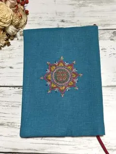 文庫本用刺繍ブックカバー　ハンドメイド