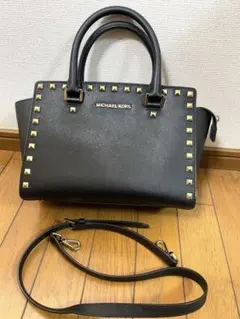 マイケルコース　スタッズ付きバッグ