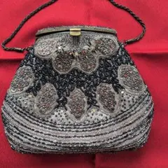 ELGAビーズ装飾のクラッチバッグ