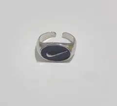 Nike ロゴ入りオープンリング シルバー