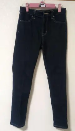 ユニクロのスリムフィットストレートジーンズ　UNIQLO　ダークブルー