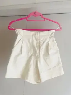 ZARA アイボリー ハイウエストショートパンツ