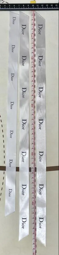 【1/31迄】Dior ロゴ入り シルバーサテンリボン