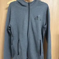 adidas グレー フルジップパーカー