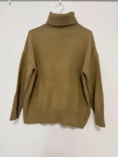 ブラウン　タートルネックニット 長袖