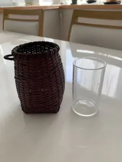 竹製小物入れと竹製花器