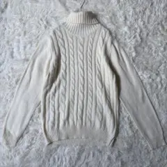 ケーブル編みタートルネックニット　M　セーター　ホワイト　ハイネック◆A965