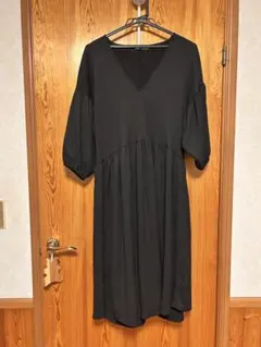 ZARA Vネック パフスリーブ 半袖ワンピース ブラック