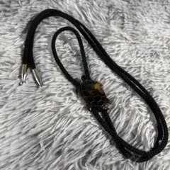 ループタイ べっ甲調 亀モチーフ ブラック紐