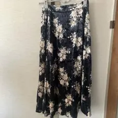 GU黒花柄フレアスカート ベルベット