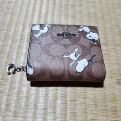 ai様 COACH x PEANUTS 二つ折り財布 スヌーピー サーフ - メルカリ