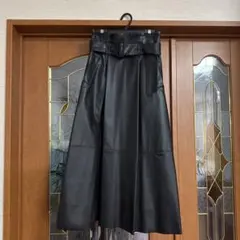 美品　フェイクレザー ブラック フレアスカート ベルト付き