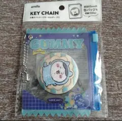 ちいかわ　刺繍缶バッジビスケット　ハチワレ　セリアキーチャーム