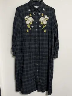 イズスカラーチェック柄刺繍シャツワンピース