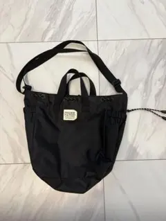 FREDRIK PACKERS 黒ナイロンショルダーバッグ
