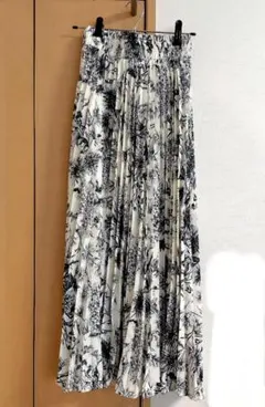 プリーツロングスカート ボタニカル柄 ホワイト Mサイズ