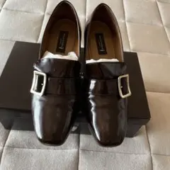 ダークブラウン レザー バックル付きローファー ヒール付き