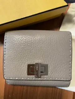 【美品】FENDI ピーカブー折りたたみ財布