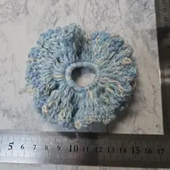 水色とクリーム色のフリルシュシュ