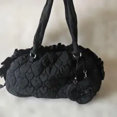 TO BE CHIC トートバッグ 黒 フリル ハートのサムネイル