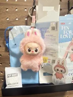 Ｕイニシャル　THE MONSTERS PIN FOR LOVE ラブブ
