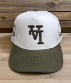 LA逆ロゴ キャップ ベージュ/オリーブ