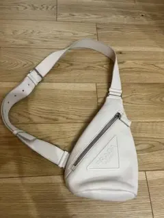 PRADA ヴィッテロダイノ　レザー ボディバッグ プラダ　2VZ098 白のサムネイル