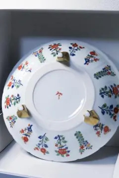 有田焼　賞美堂　其泉窯　マイセン写し色絵草花文　金彩　持手付トレー(大） 有田焼 賞美堂 其泉窯 マイセン写し色絵草花文 金彩 持手付トレー(大