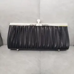 黒 サテン プリーツ クラッチバッグ