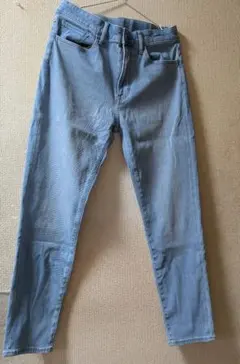 UNIQLO スリムタペードEZYジーンズ　タンス保管してます。価格4990円