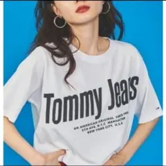 TOMMY JEANS Tシャツ