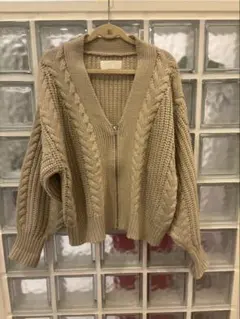 SOCOlla ケーブル編みVネックニットカーディガン （ベージュ）