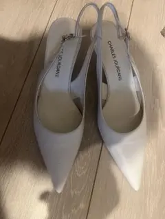 シャルルジョルダン　ホワイトパンプスのサムネイル