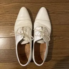ホワイトレザー ポインテッドトゥ シューズ23.5cm