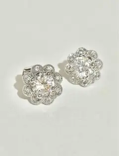 シンプル　エレガント花形クリスタルピアス(両耳用)