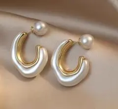 【新作】ピアス　両耳　レディース　ゴールド　パール　小ぶり　宝石　韓国　宝石