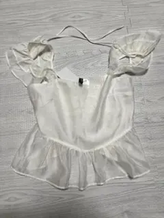 フリル付きキャミソール