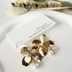 ▪ゴールド花びらチャーム×パールチャーム×メタルチャームピアス