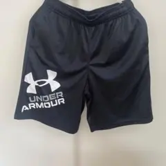UNDER ARMOUR ブラック ハーフパンツ YLG