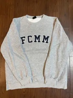 FCMM クラシックアップリケロゴクルーネックスウェットシャツ